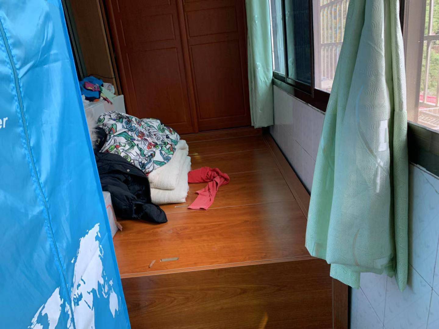 桃花仑办事处铁铺岭居委会  3室2厅1卫    34.0万 桃花仑办事处铁铺岭居委会  3室2厅1卫    34.0万客厅