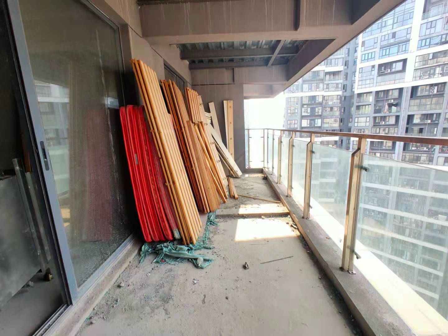 華韻城市海岸  5室2廳3衛(wèi)    2200.0元/月室內(nèi)圖