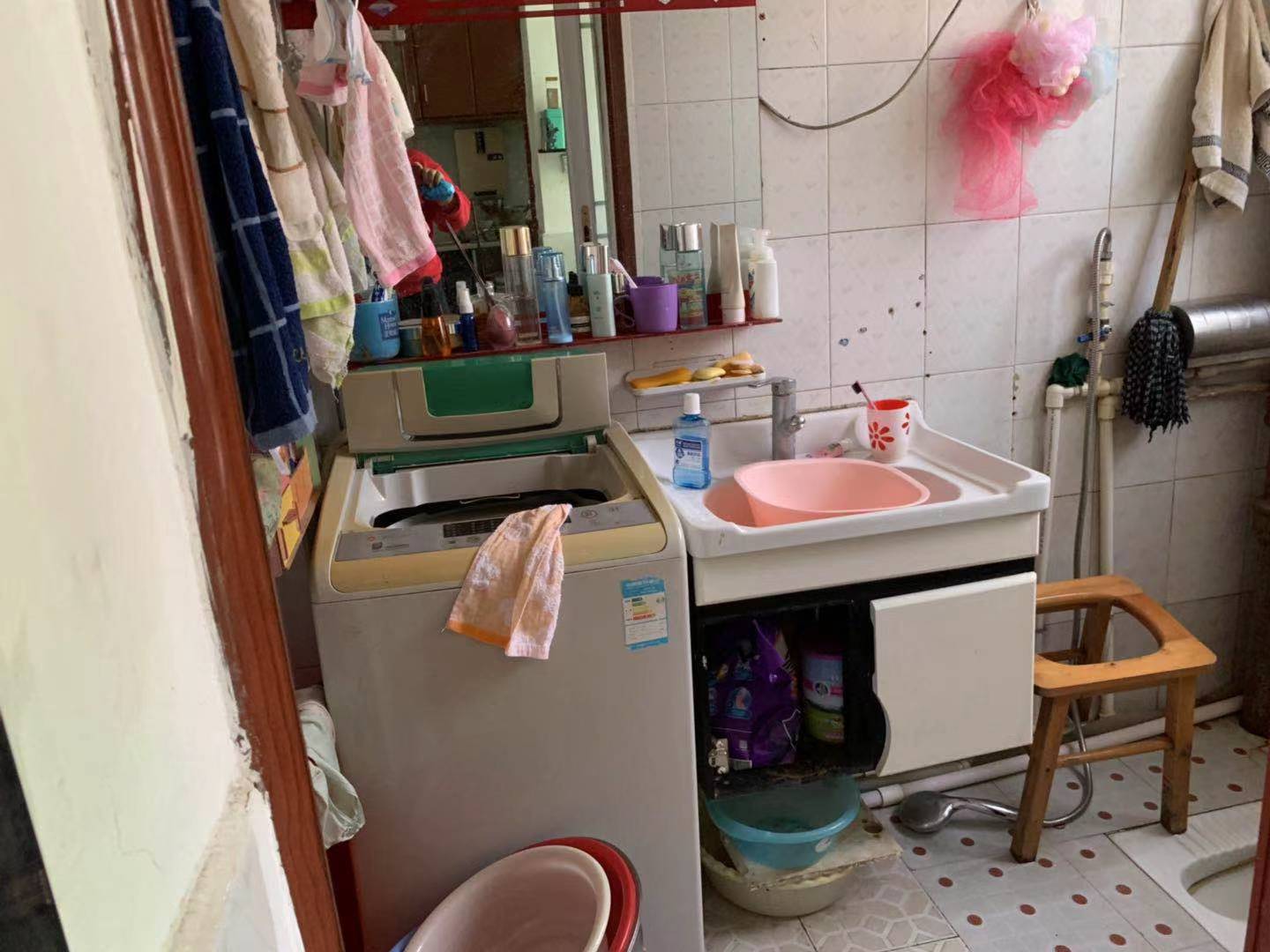 桃花仑办事处铁铺岭居委会  3室2厅1卫    34.0万 桃花仑办事处铁铺岭居委会  3室2厅1卫    34.0万客厅