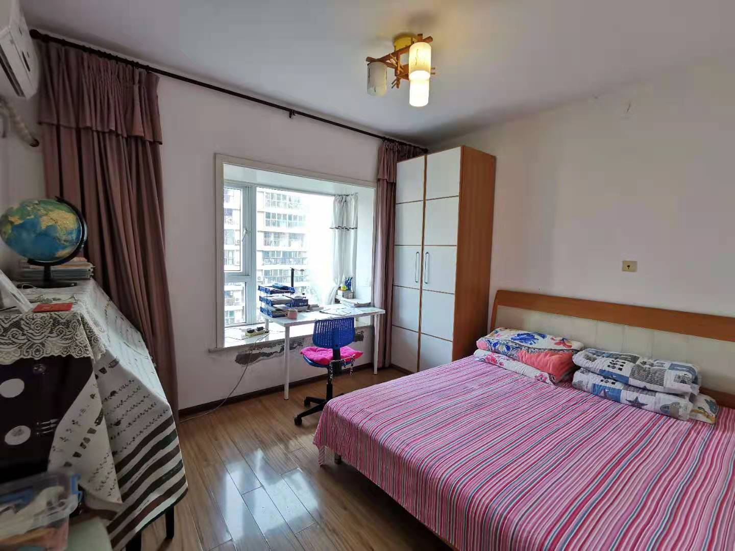 光华美邻  3室2厅2卫   283.00万客厅