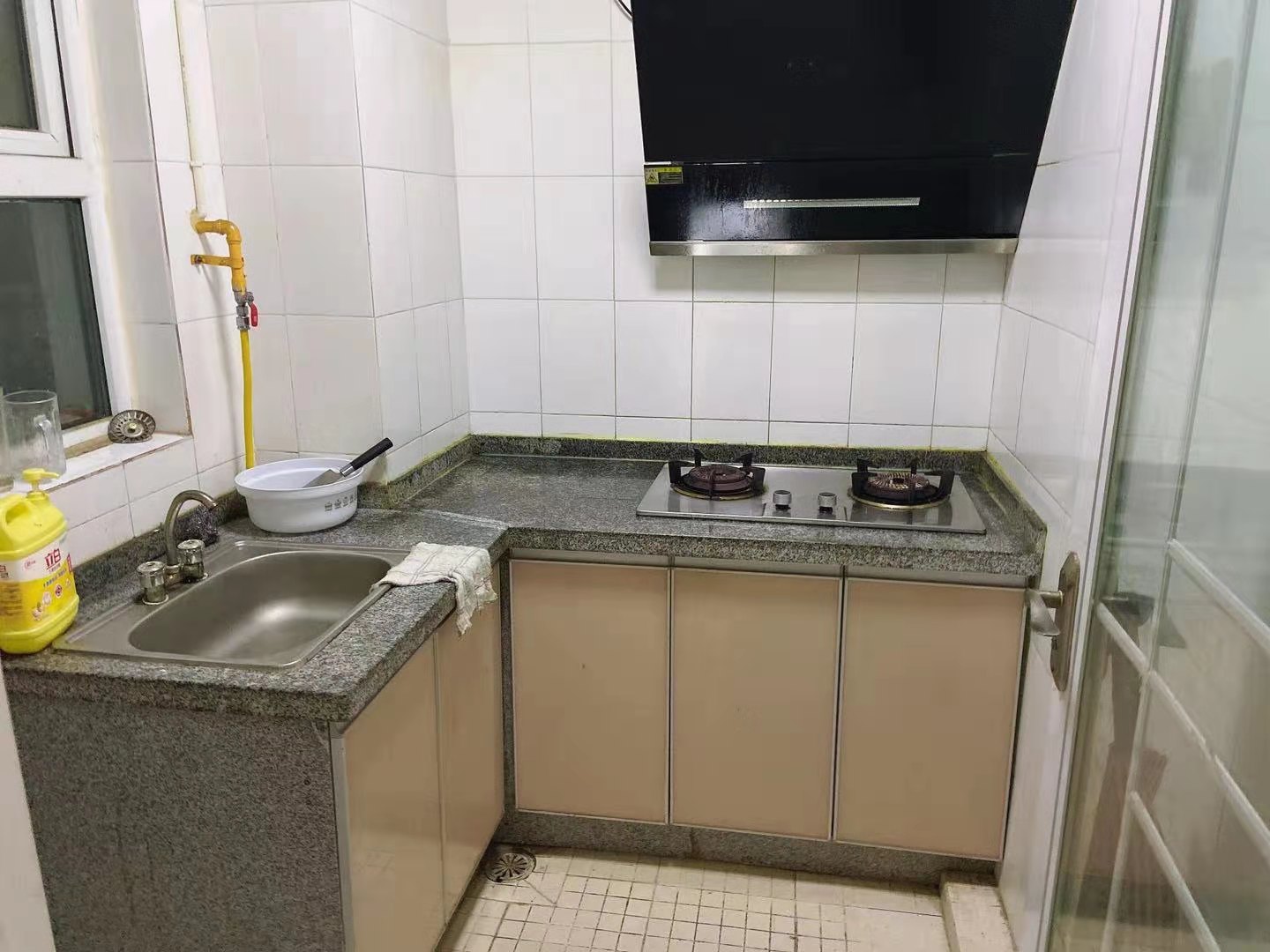 南湖春天  1室1厅1卫    1500.0元/月 南湖春天  1室1厅1卫    1500.0元/月