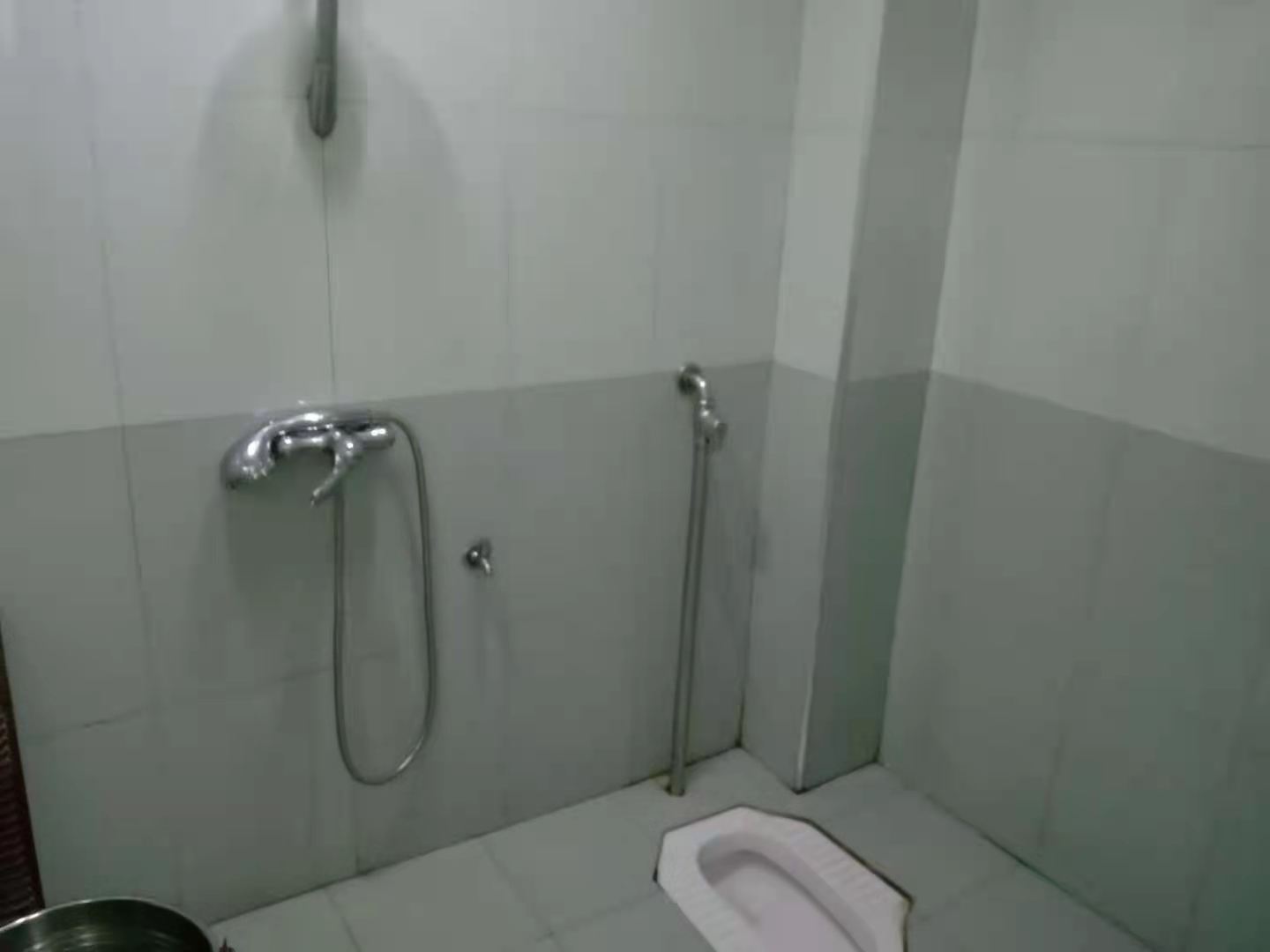 翠竹花园  3室2厅2卫    41.8万卫生间