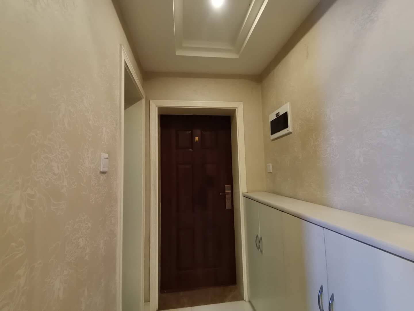 南湖国际1期  2室1厅1卫    2400.0元/月 南湖国际1期  2室1厅1卫    2400.0元/月室内图