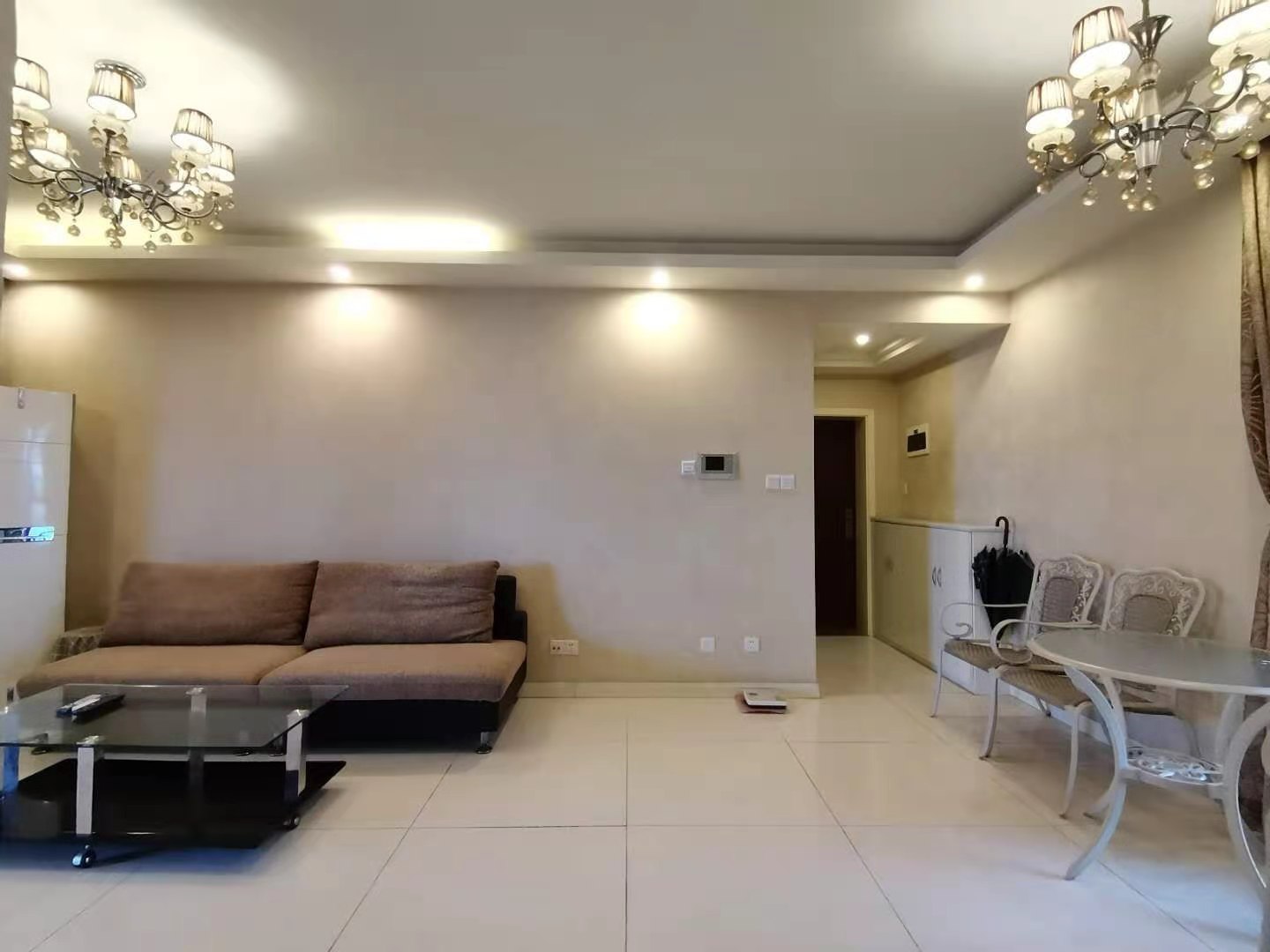 南湖国际1期  2室1厅1卫    2400.0元/月室内图