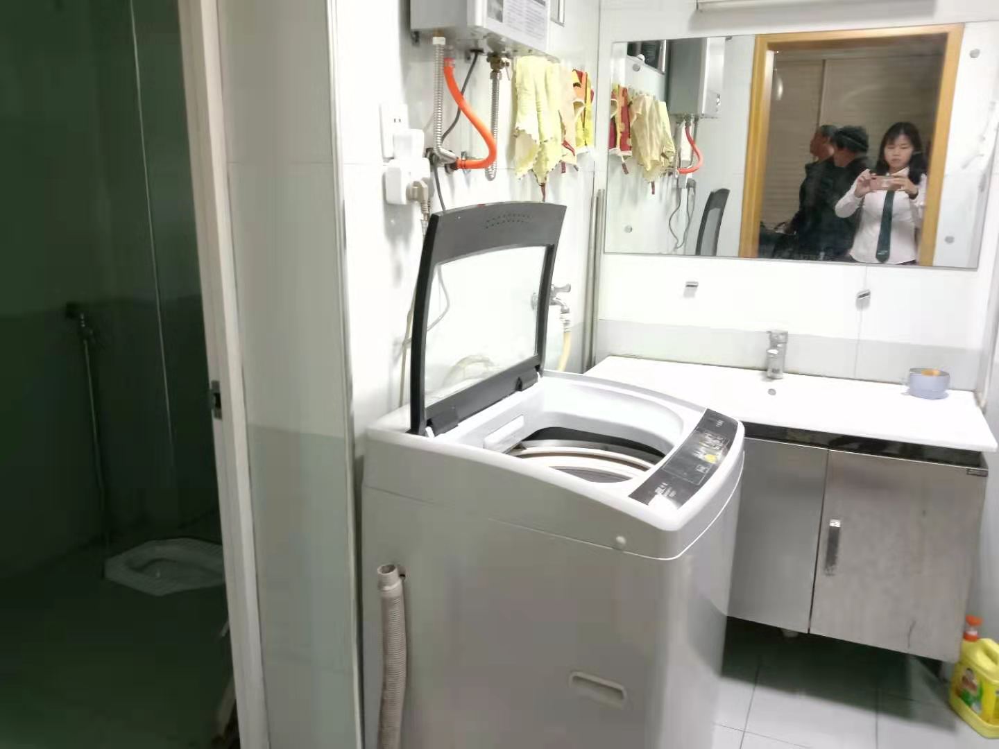 翠竹花园  3室2厅2卫    41.8万卫生间