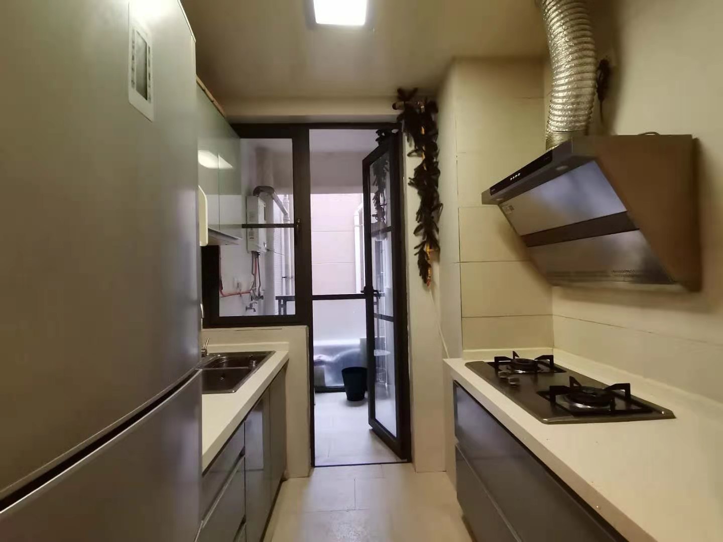 南湖国际1期  2室1厅1卫    2400.0元/月 南湖国际1期  2室1厅1卫    2400.0元/月室内图