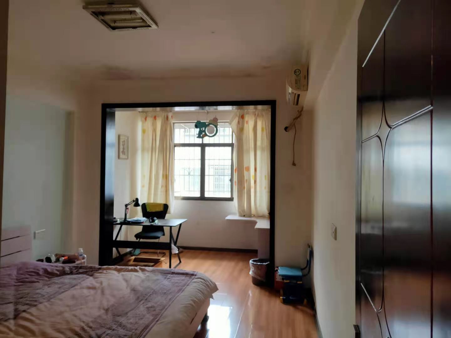 大桃路鑫桃苑安置小区  6室3厅3卫    72.8万 大桃路鑫桃苑安置小区  6室3厅3卫    72.8万卧室