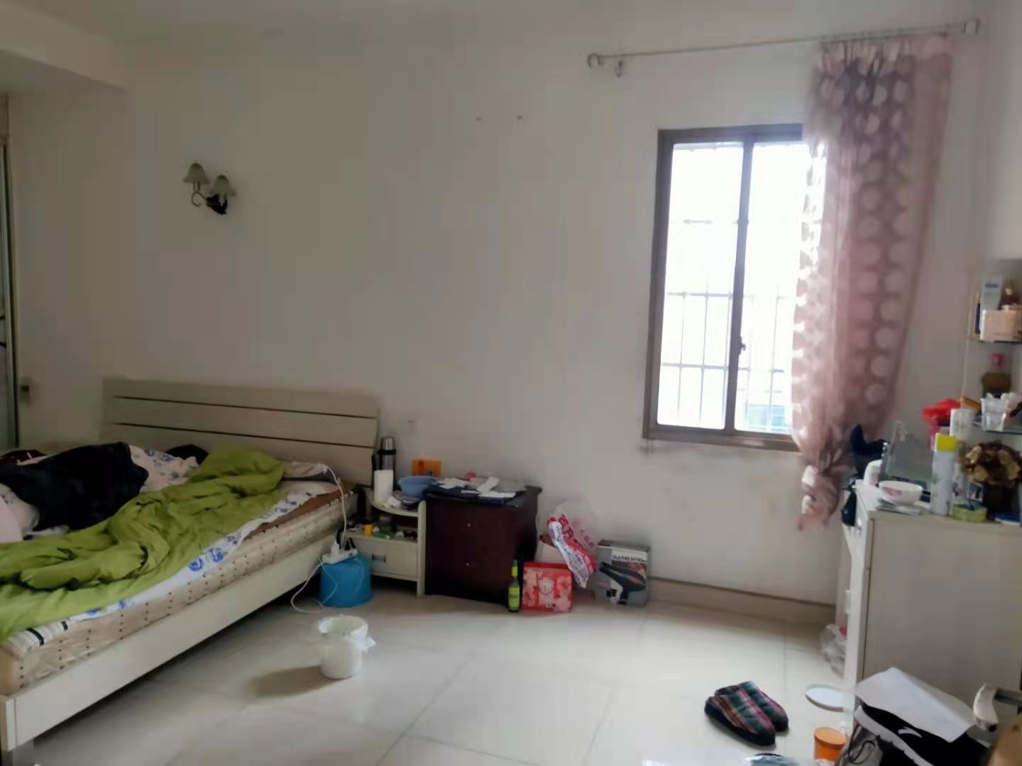 大桃路鑫桃苑安置小区  6室3厅3卫    72.8万室内图1