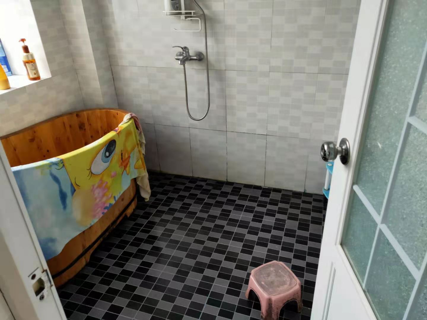 大桃路鑫桃苑安置小区  6室3厅3卫    72.8万 大桃路鑫桃苑安置小区  6室3厅3卫    72.8万卧室