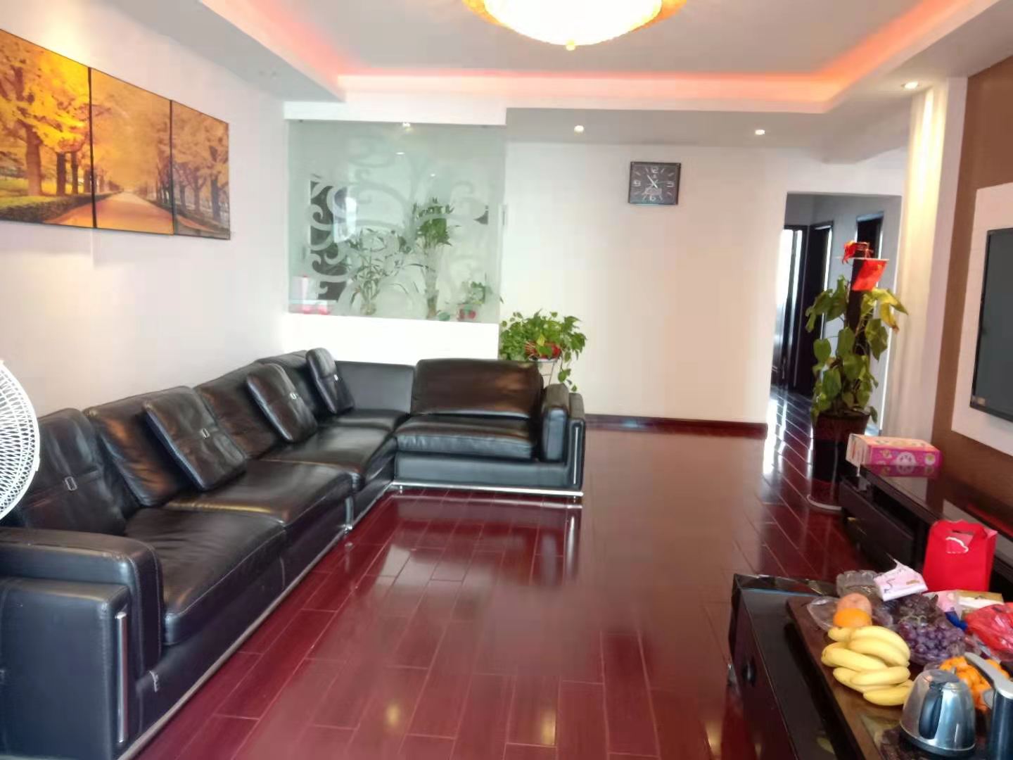 天鹅湖1号 3室2厅2卫 89.0万 天鹅湖1号 3室2厅2卫 89.0万客厅