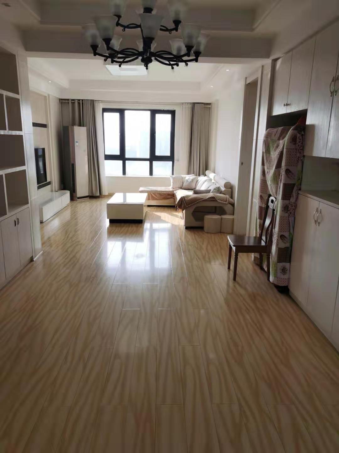 东方名苑臻锦园  3室2厅2卫   84.80万客厅