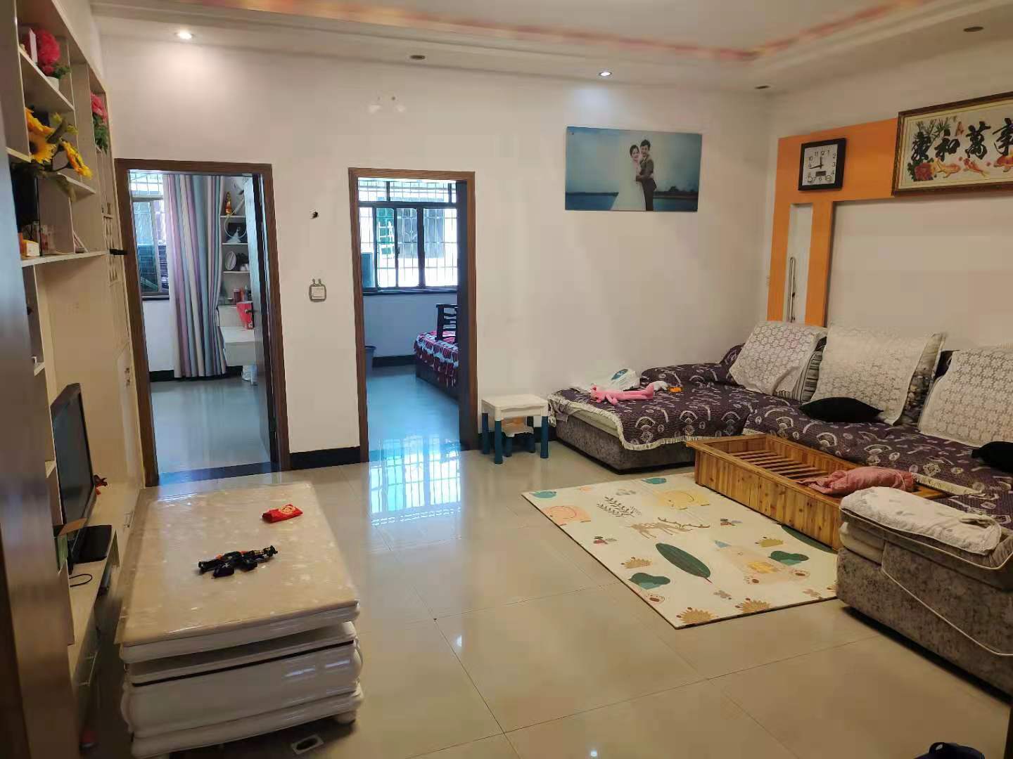 石头铺安置小区  3室2厅1卫    1400.0元/月 石头铺安置小区  3室2厅1卫    1400.0元/月室内图1