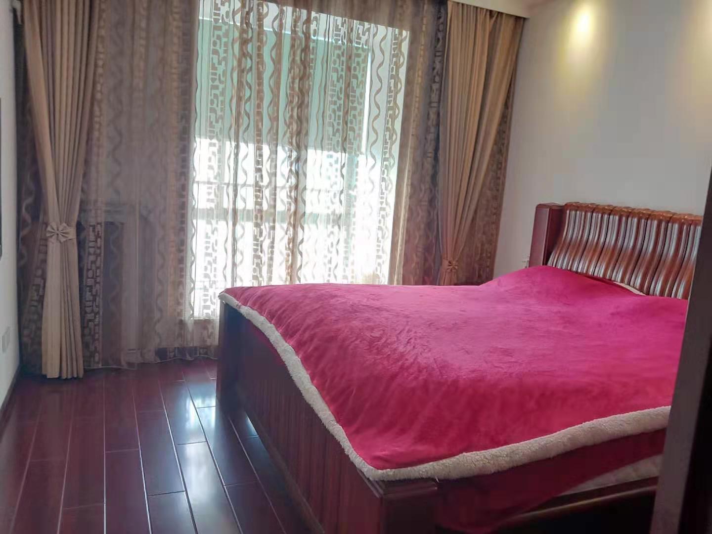 天鹅湖1号 3室2厅2卫 89.0万 天鹅湖1号 3室2厅2卫 89.0万客厅