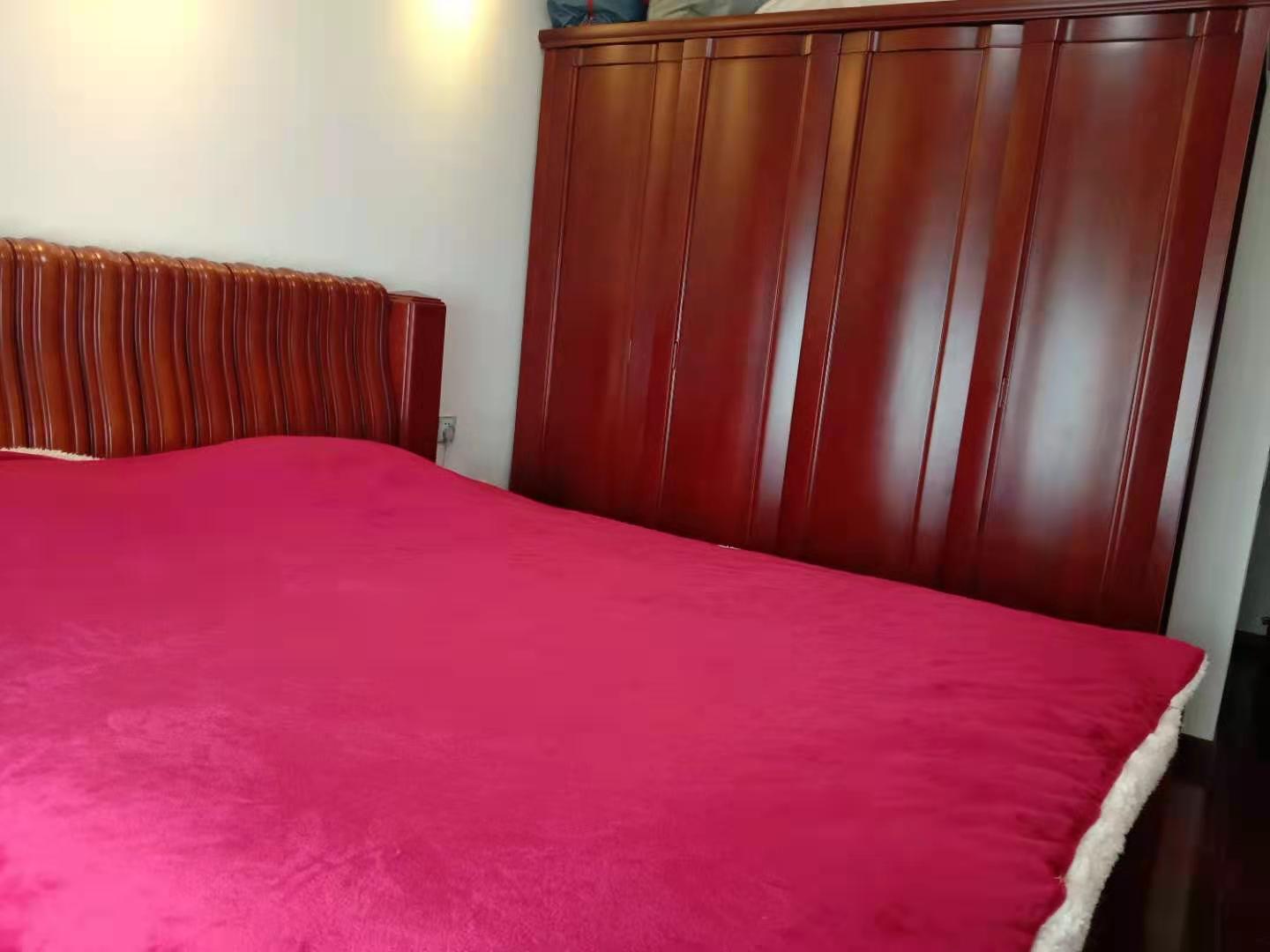 天鹅湖1号 3室2厅2卫 89.0万 天鹅湖1号 3室2厅2卫 89.0万客厅