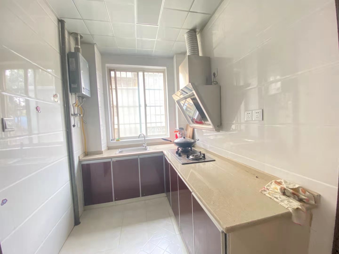 映荷园 3室2厅1卫 1200.0元/月 映荷园 3室2厅1卫 1200.0元/月室内图