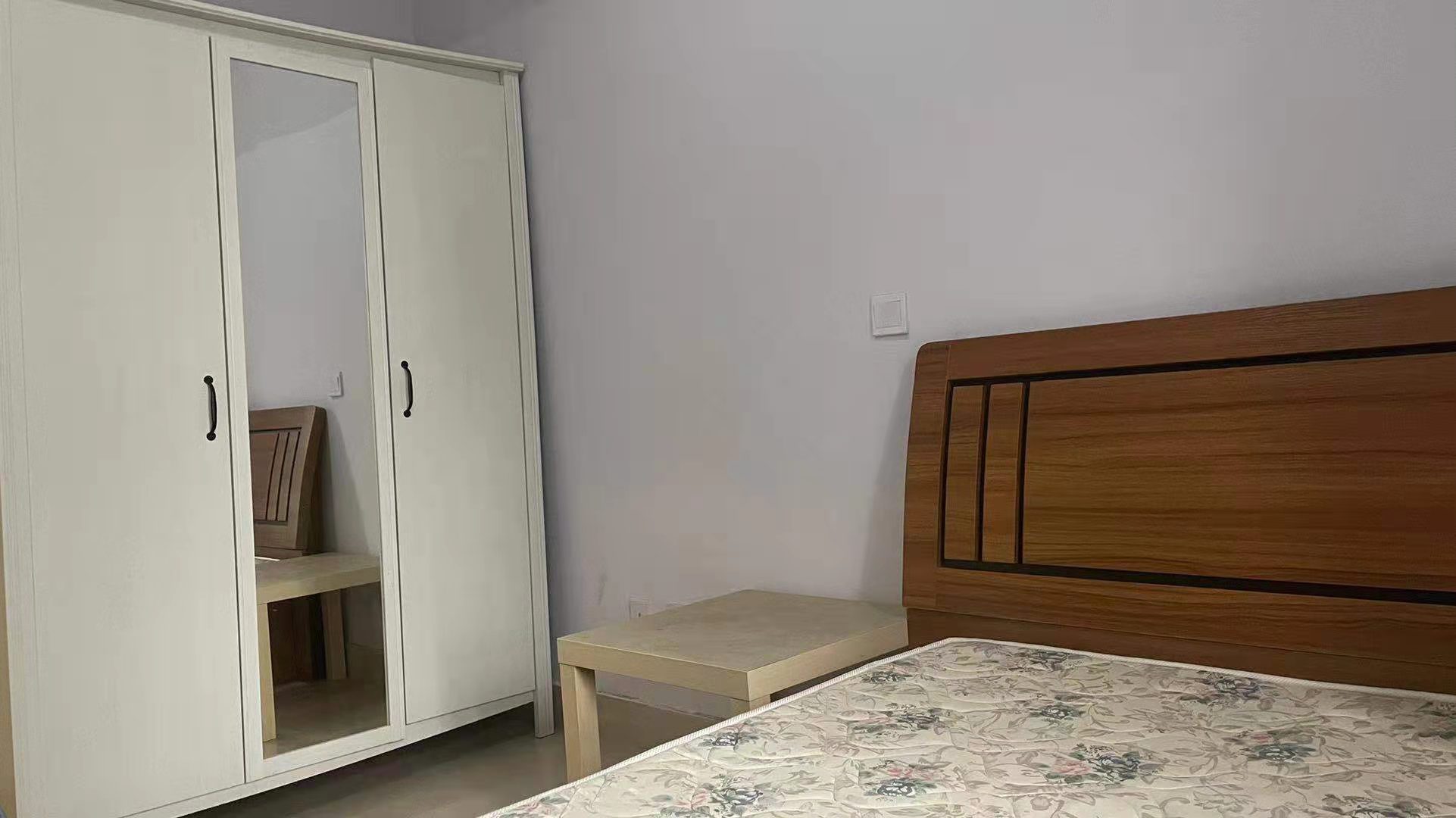 知贤坊 1室1厅1卫 1700.0元/月 知贤坊 1室1厅1卫 1700.0元/月室内图