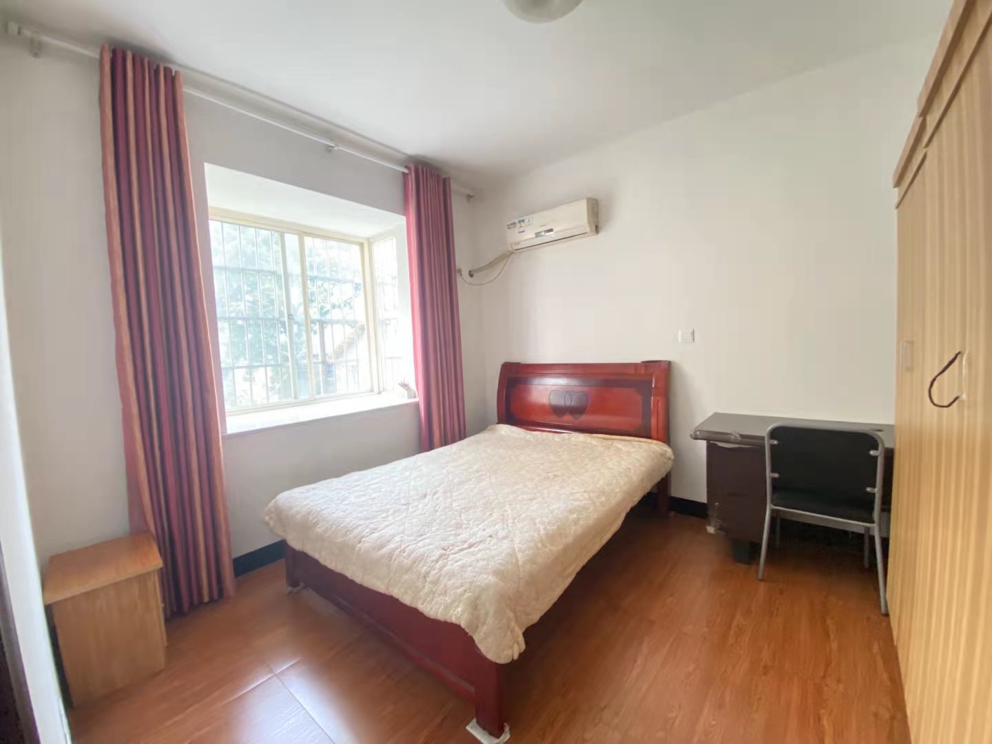 映荷园 3室2厅1卫 1200.0元/月 映荷园 3室2厅1卫 1200.0元/月室内图