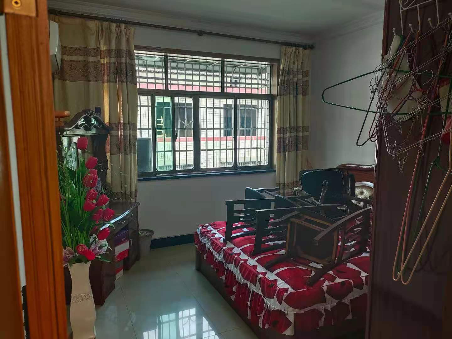 石头铺安置小区  3室2厅1卫    1400.0元/月 石头铺安置小区  3室2厅1卫    1400.0元/月室内图