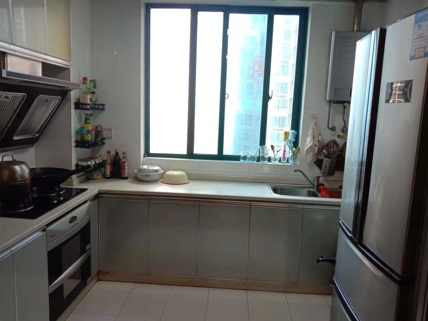 天鹅湖1号 3室2厅2卫 89.0万 天鹅湖1号 3室2厅2卫 89.0万客厅