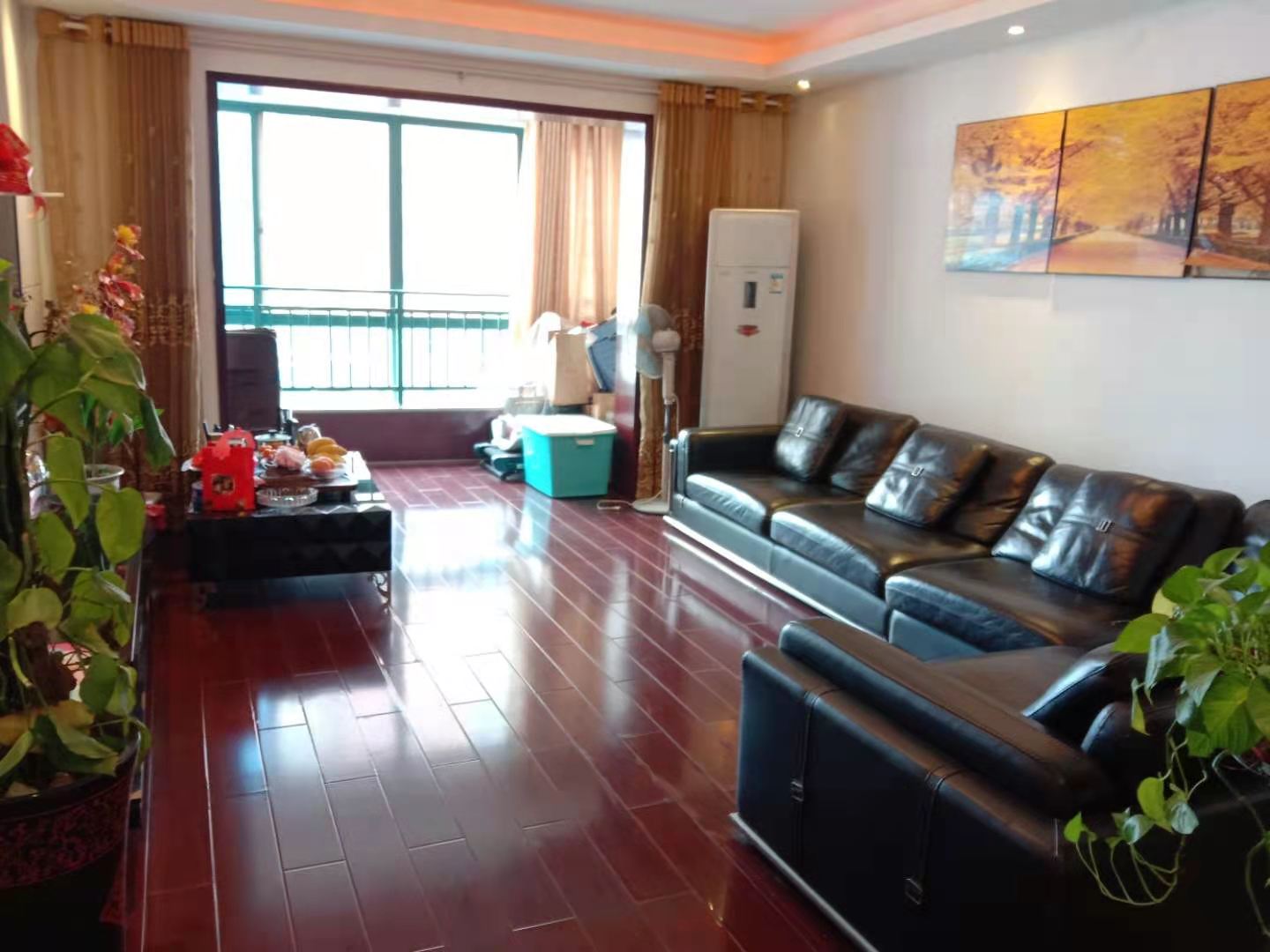 天鹅湖1号 3室2厅2卫 89.0万 天鹅湖1号 3室2厅2卫 89.0万客厅