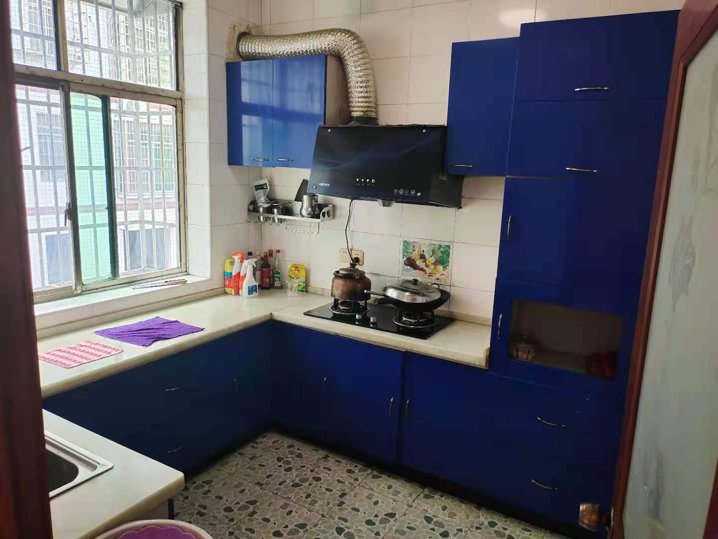 石头铺安置小区  3室2厅1卫    1400.0元/月 石头铺安置小区  3室2厅1卫    1400.0元/月室内图