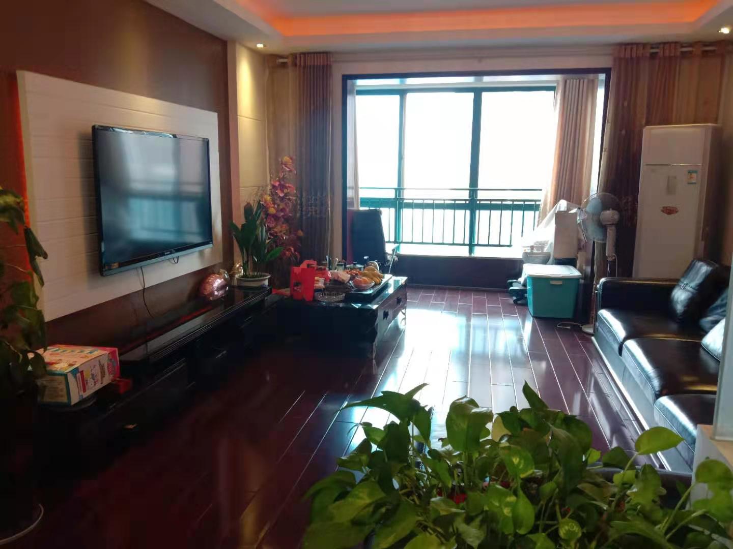 天鹅湖1号 3室2厅2卫 89.0万 天鹅湖1号 3室2厅2卫 89.0万客厅