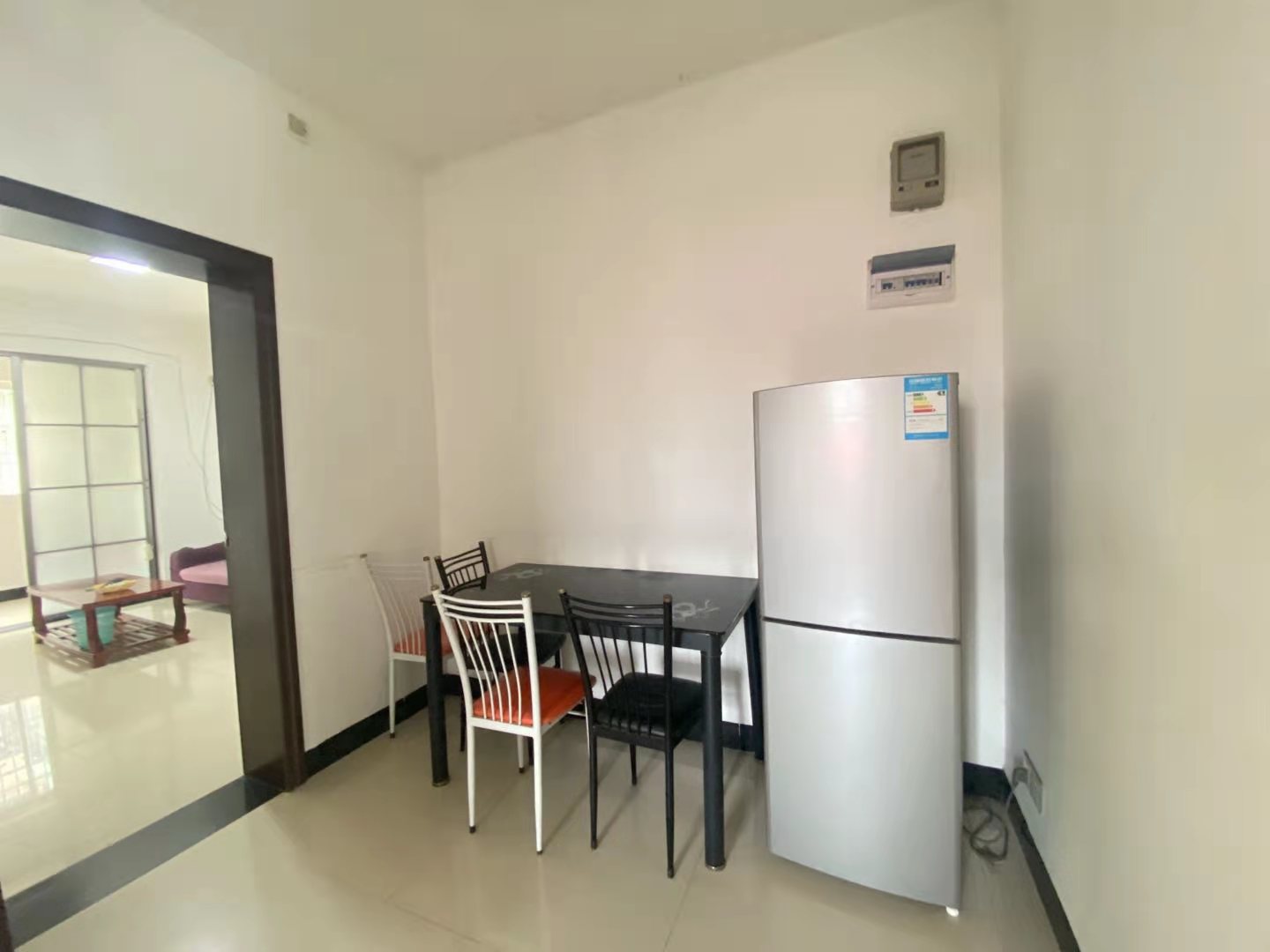 映荷园 3室2厅1卫 1200.0元/月 映荷园 3室2厅1卫 1200.0元/月室内图