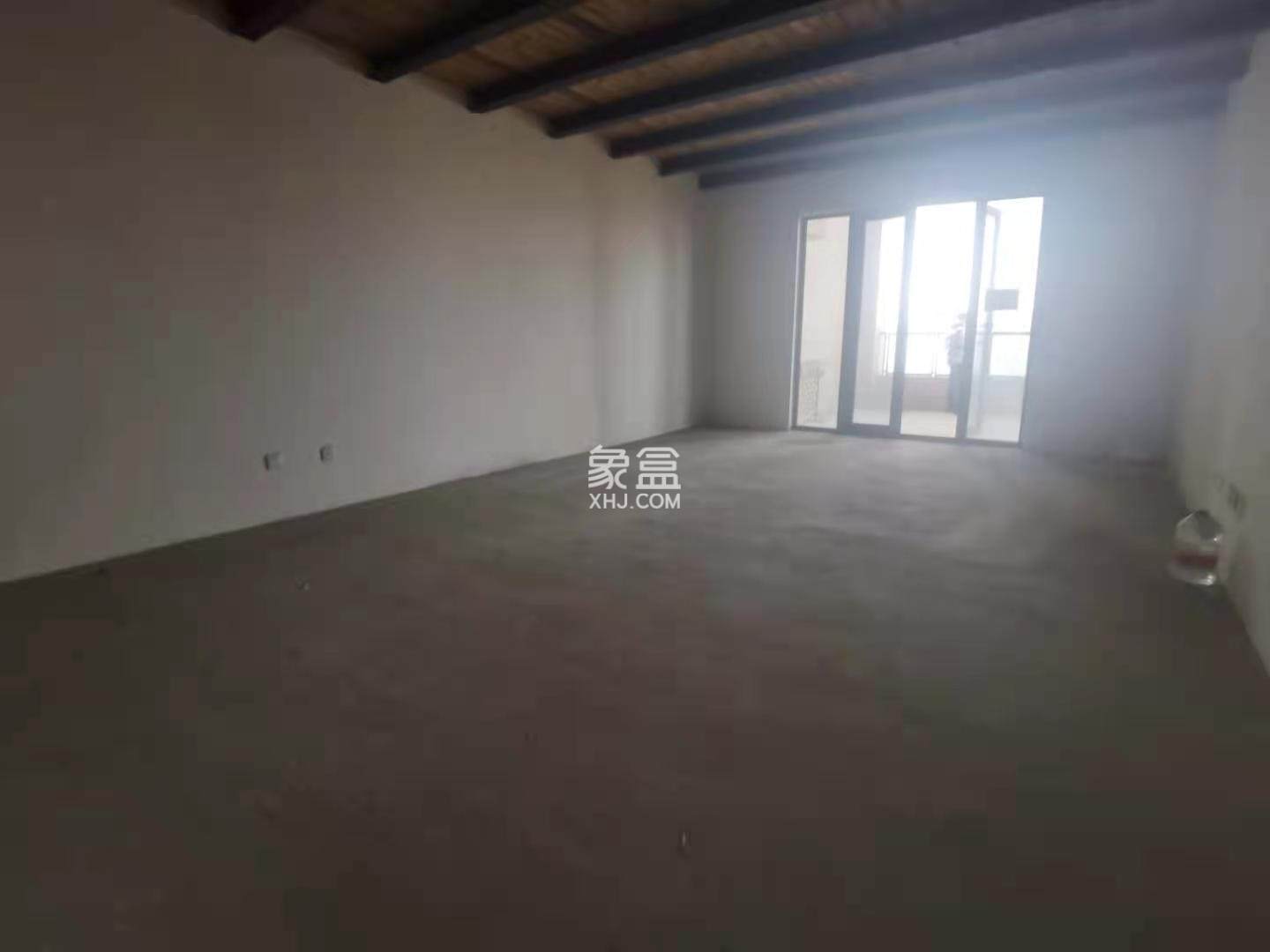 南湖国际4期  5室2厅1卫    380.0万