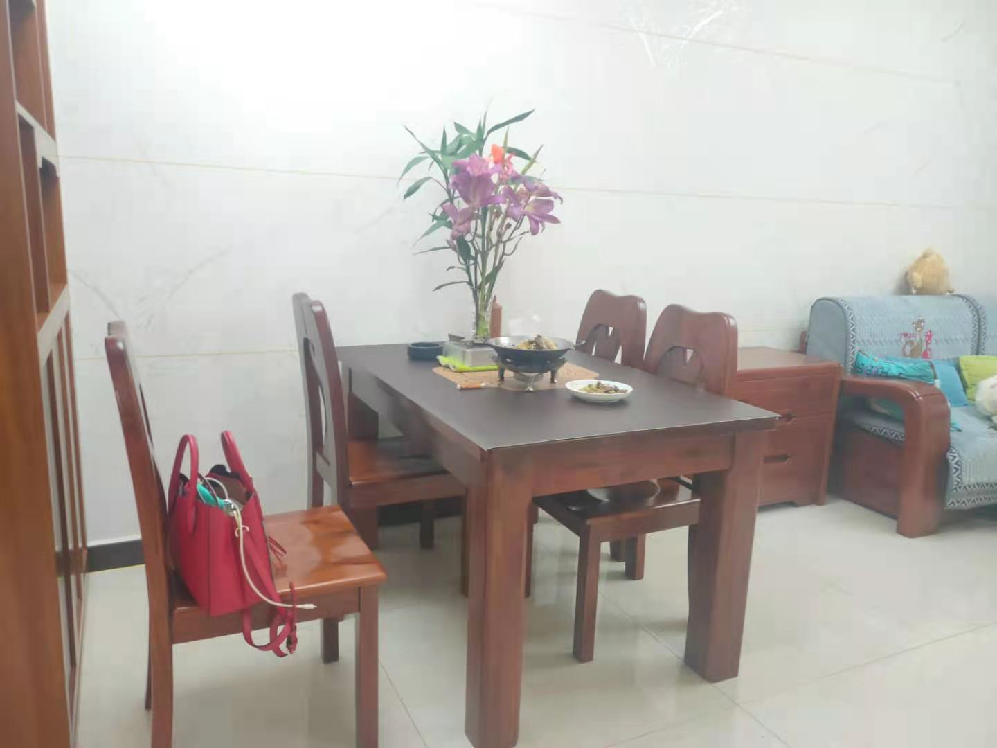 恒大绿洲 2室2厅1卫 78.0万 恒大绿洲 2室2厅1卫 78.0万客厅