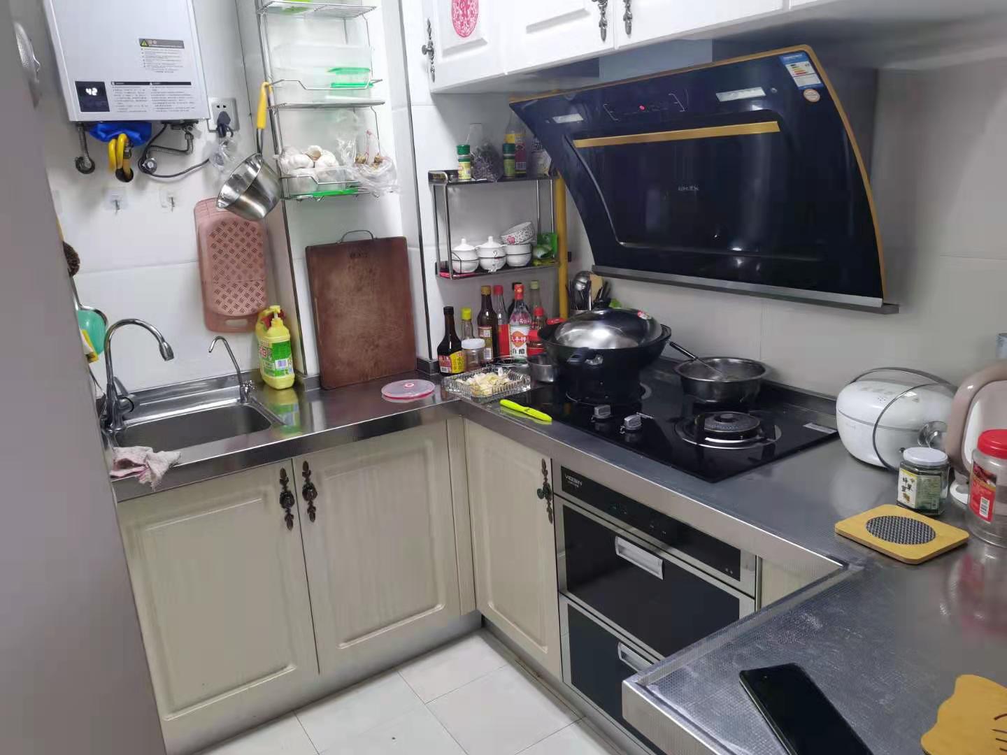 香格里拉 2室2厅1卫 1700.0元/月 香格里拉 2室2厅1卫 1700.0元/月室内图