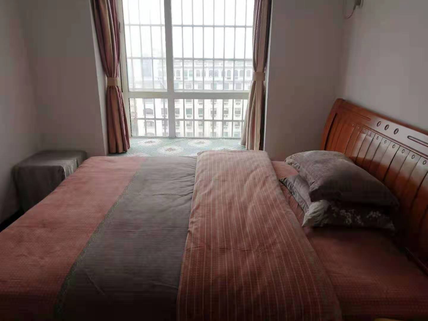 鸿泰国际 1室2厅1卫 1400.0元/月 鸿泰国际 1室2厅1卫 1400.0元/月室内图