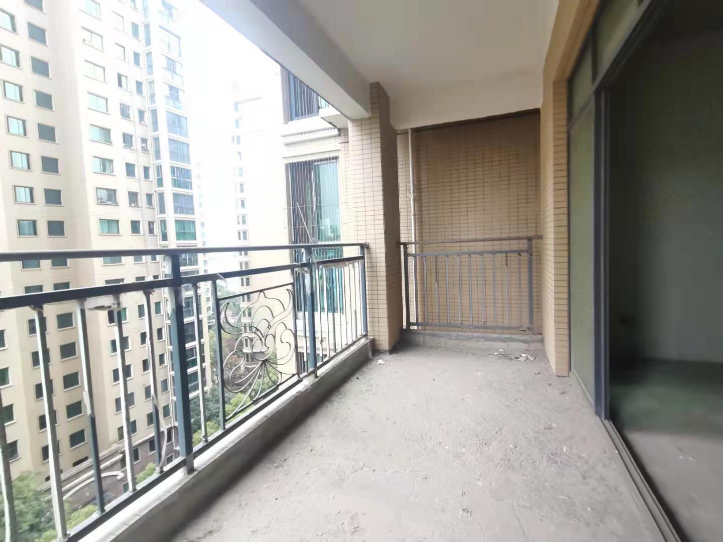 水映豪廷（一，二，三期）  4室2厅2卫   128.00万卧室