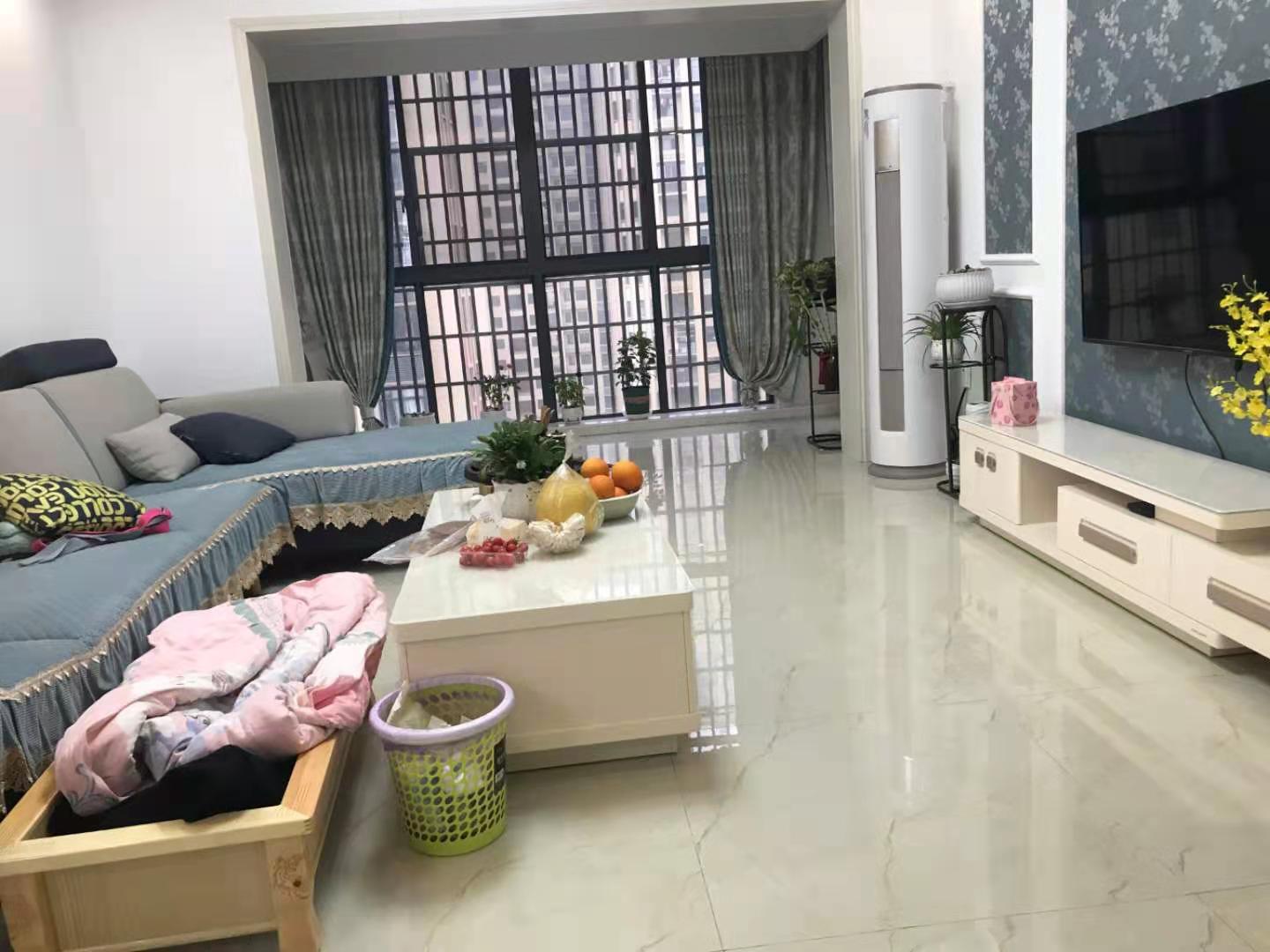 奥地利春天  3室2厅2卫   88.00万客厅