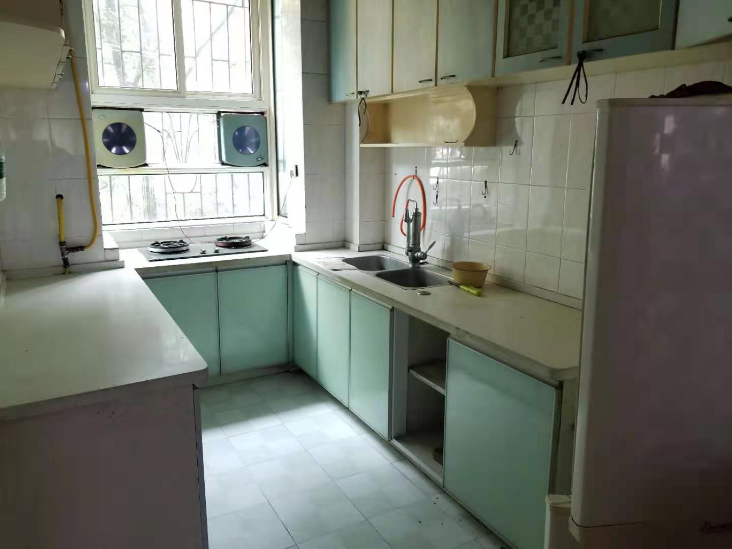 水仙路2号物资局 4室2厅2卫 1800.0元/月 水仙路2号物资局 4室2厅2卫 1800.0元/月室内图