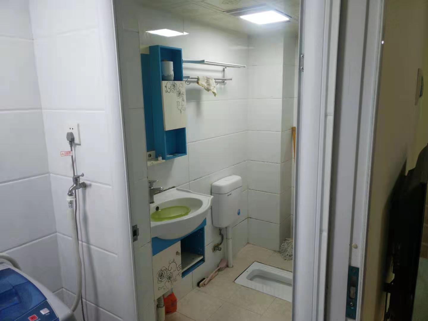 鹏利广场  1室1厅1卫    1300.0元/月 鹏利广场  1室1厅1卫    1300.0元/月室内图