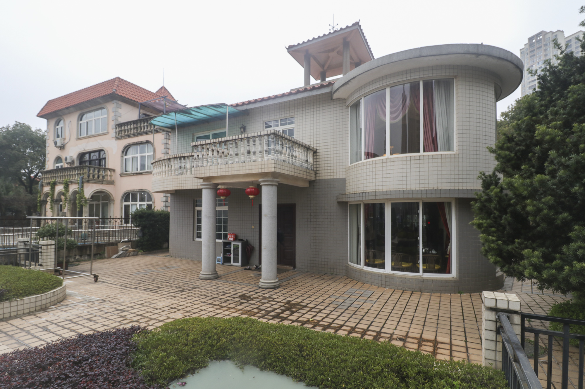 芙蓉别墅山庄（嘉湘华庭）  8室2厅3卫    2000.0万其他