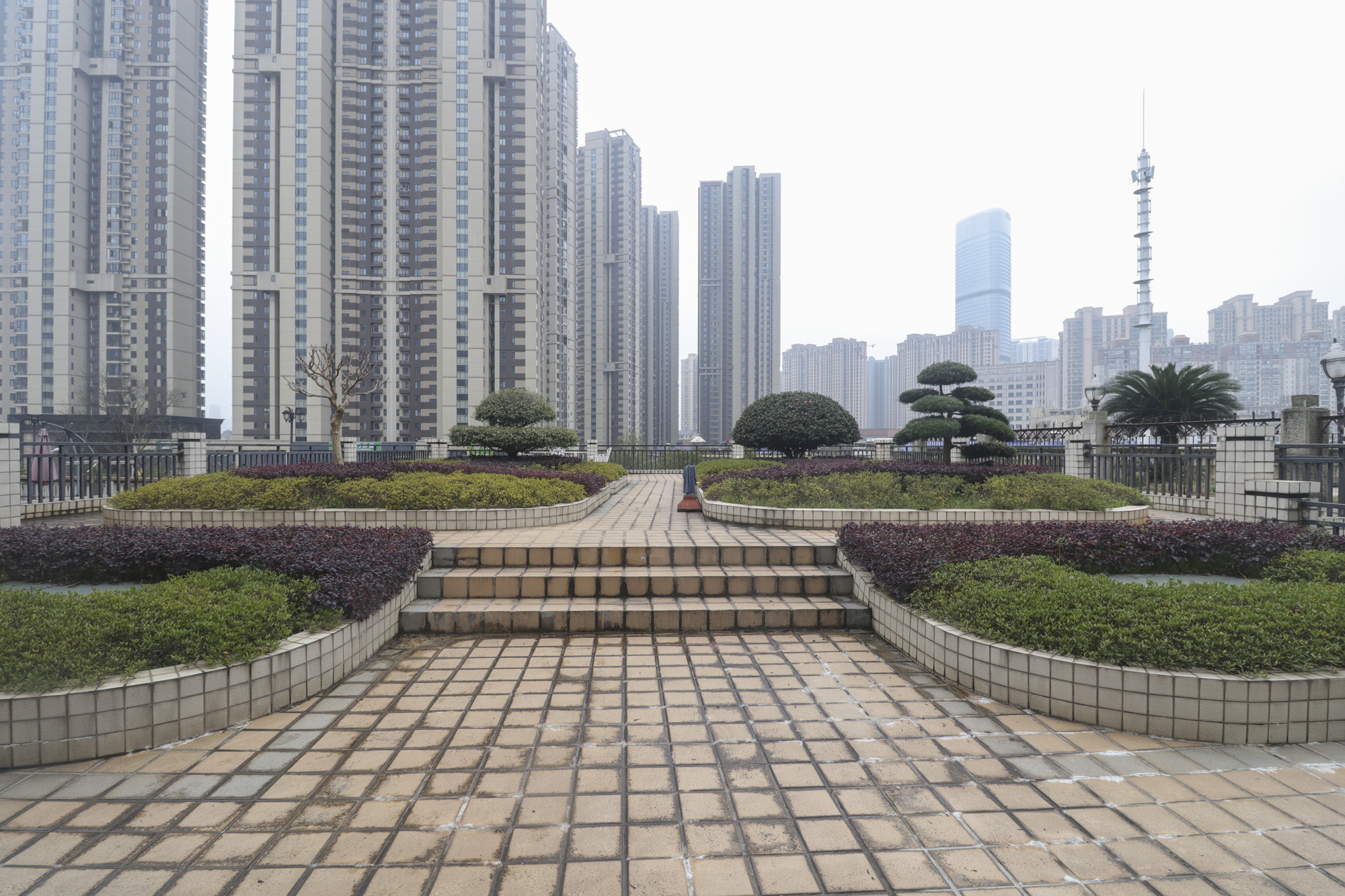 芙蓉别墅山庄（嘉湘华庭）  8室2厅3卫    2000.0万其他