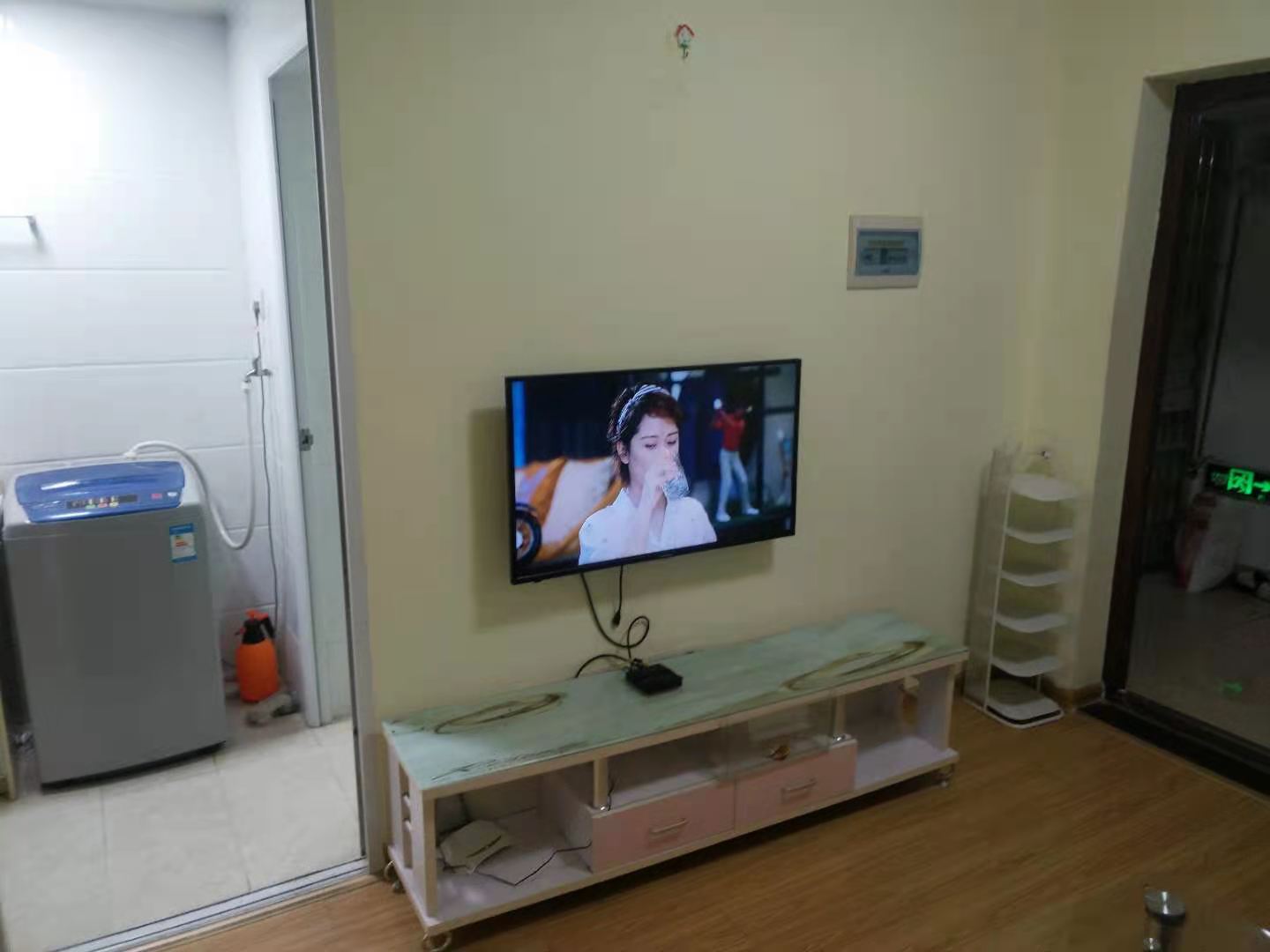 鹏利广场  1室1厅1卫    1300.0元/月 鹏利广场  1室1厅1卫    1300.0元/月室内图