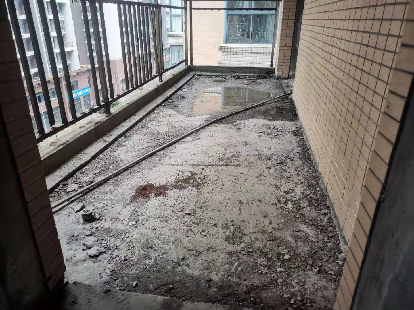 资江明珠  4室2厅2卫   97.80万客厅