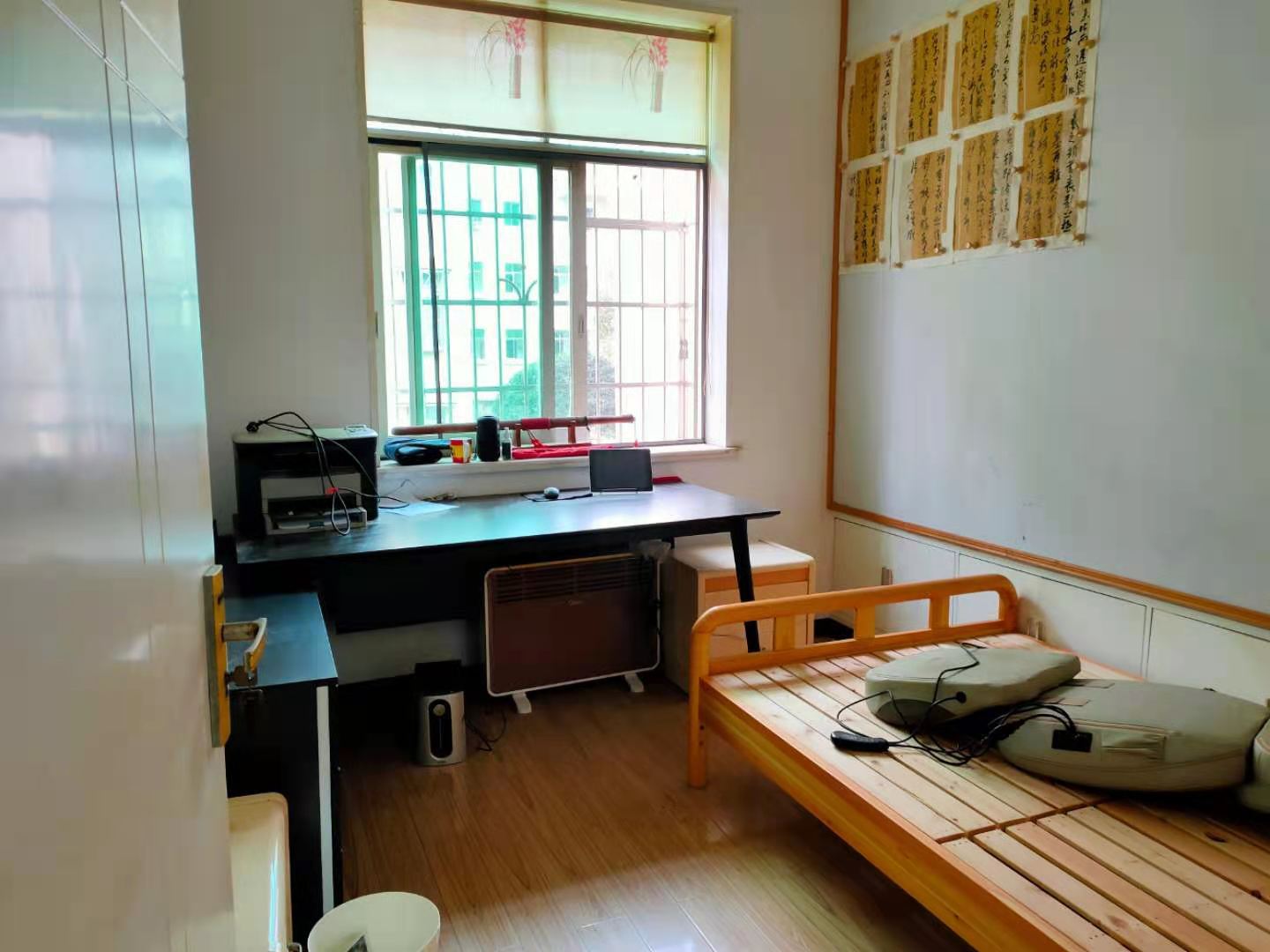 益阳市水务局家属楼  4室2厅2卫    88.8万客厅