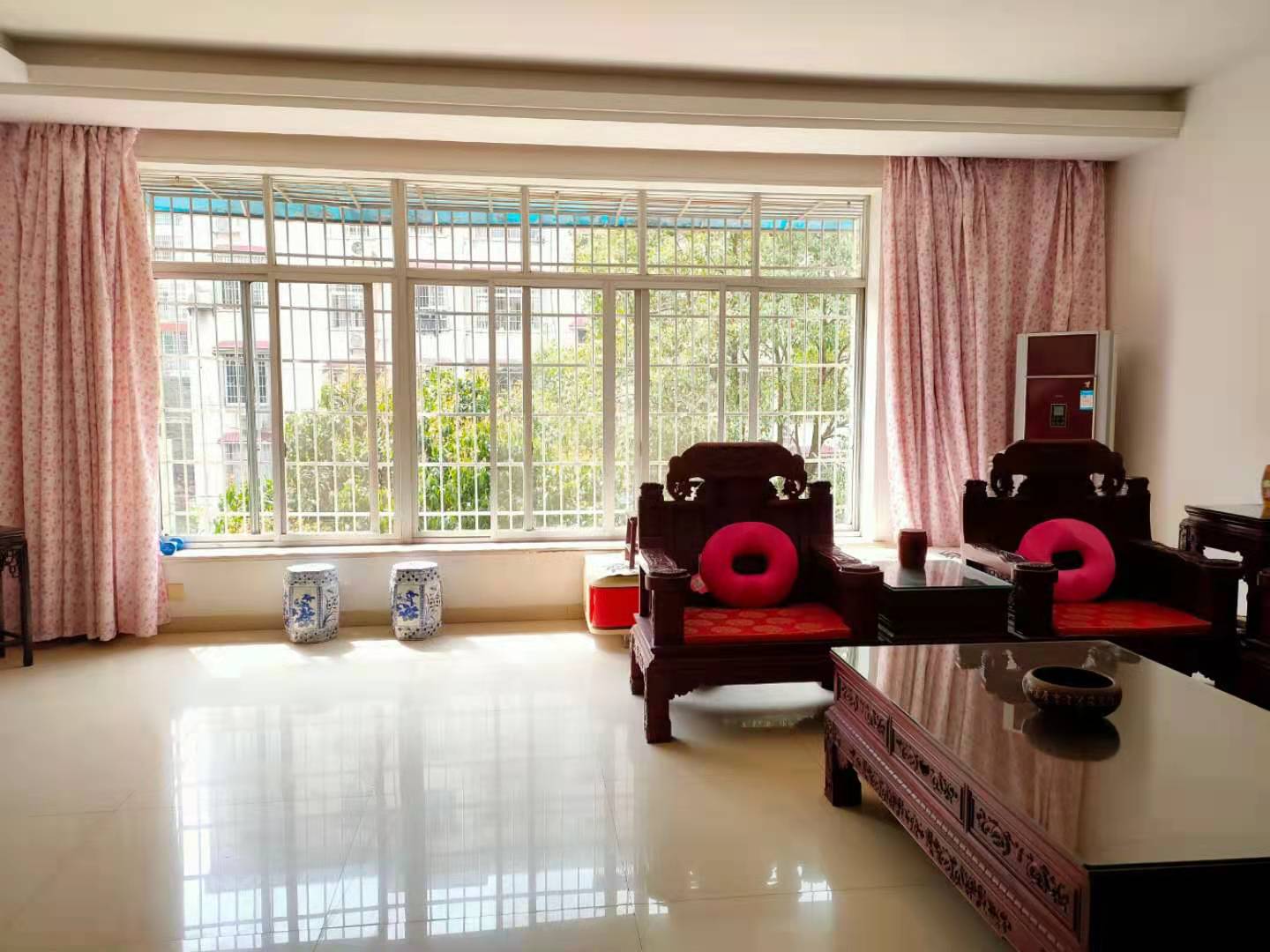 益阳市水务局家属楼  4室2厅2卫    88.8万客厅