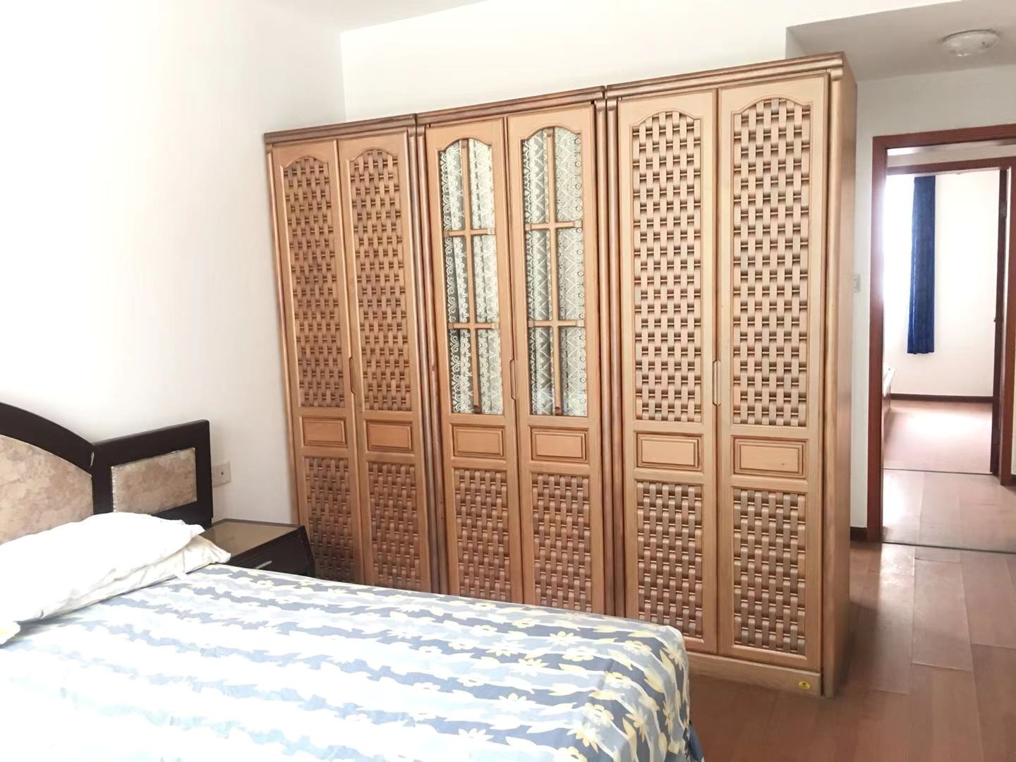 精锐华府(精锐华庭) 3室2厅1卫 78.0万 精锐华府(精锐华庭) 3室2厅1卫 78.0万客厅