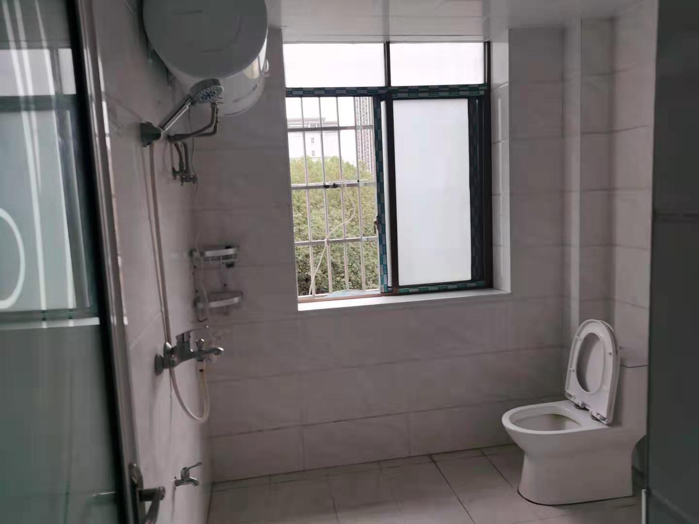 羊舞岭小区 3室2厅2卫 1700.0元/月 羊舞岭小区 3室2厅2卫 1700.0元/月室内图