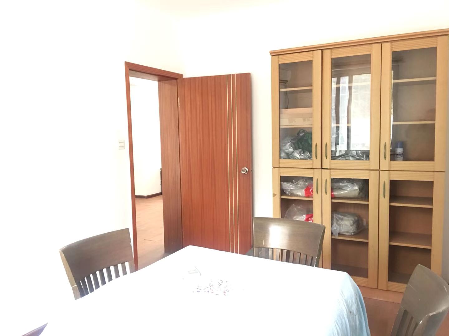 精锐华府(精锐华庭) 3室2厅1卫 78.0万 精锐华府(精锐华庭) 3室2厅1卫 78.0万客厅