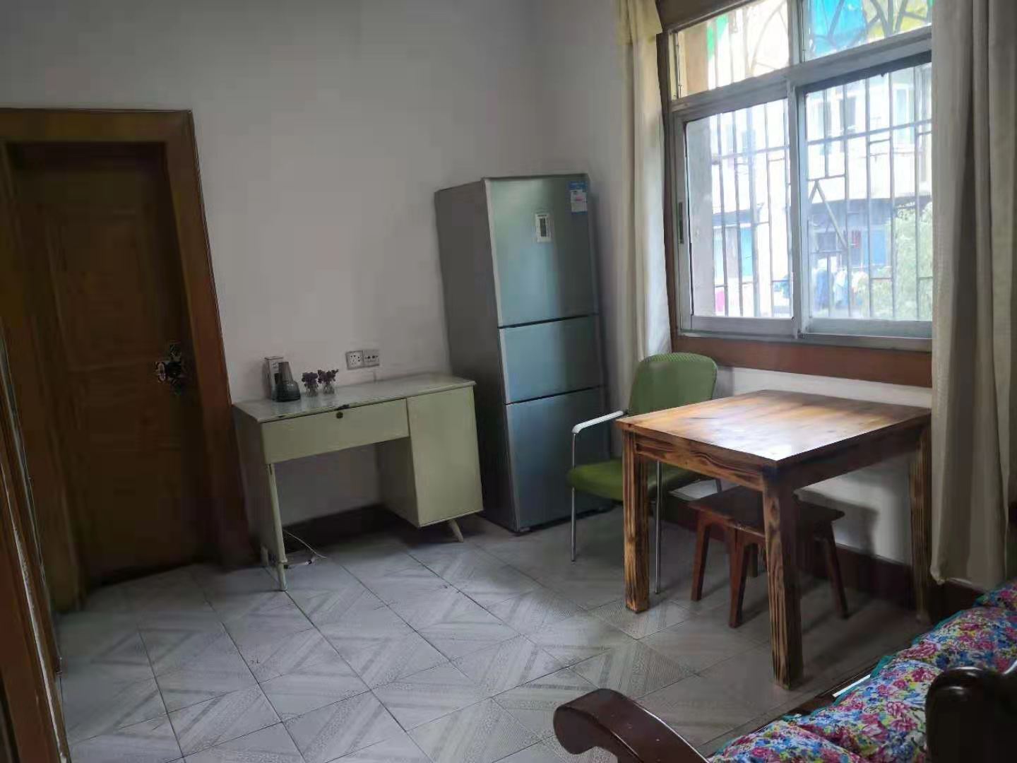601红卫村  2室1厅1卫   800.00元/月室内图