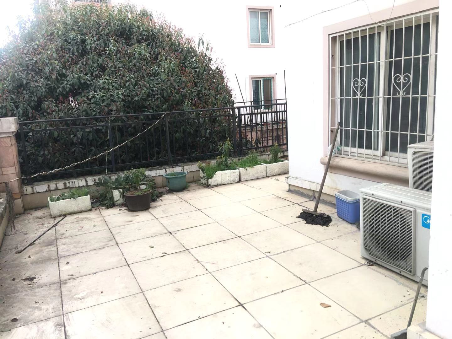 精锐华府(精锐华庭) 3室2厅1卫 78.0万 精锐华府(精锐华庭) 3室2厅1卫 78.0万客厅