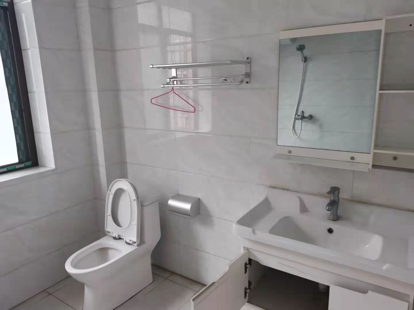 羊舞岭小区 3室2厅2卫 1700.0元/月 羊舞岭小区 3室2厅2卫 1700.0元/月室内图