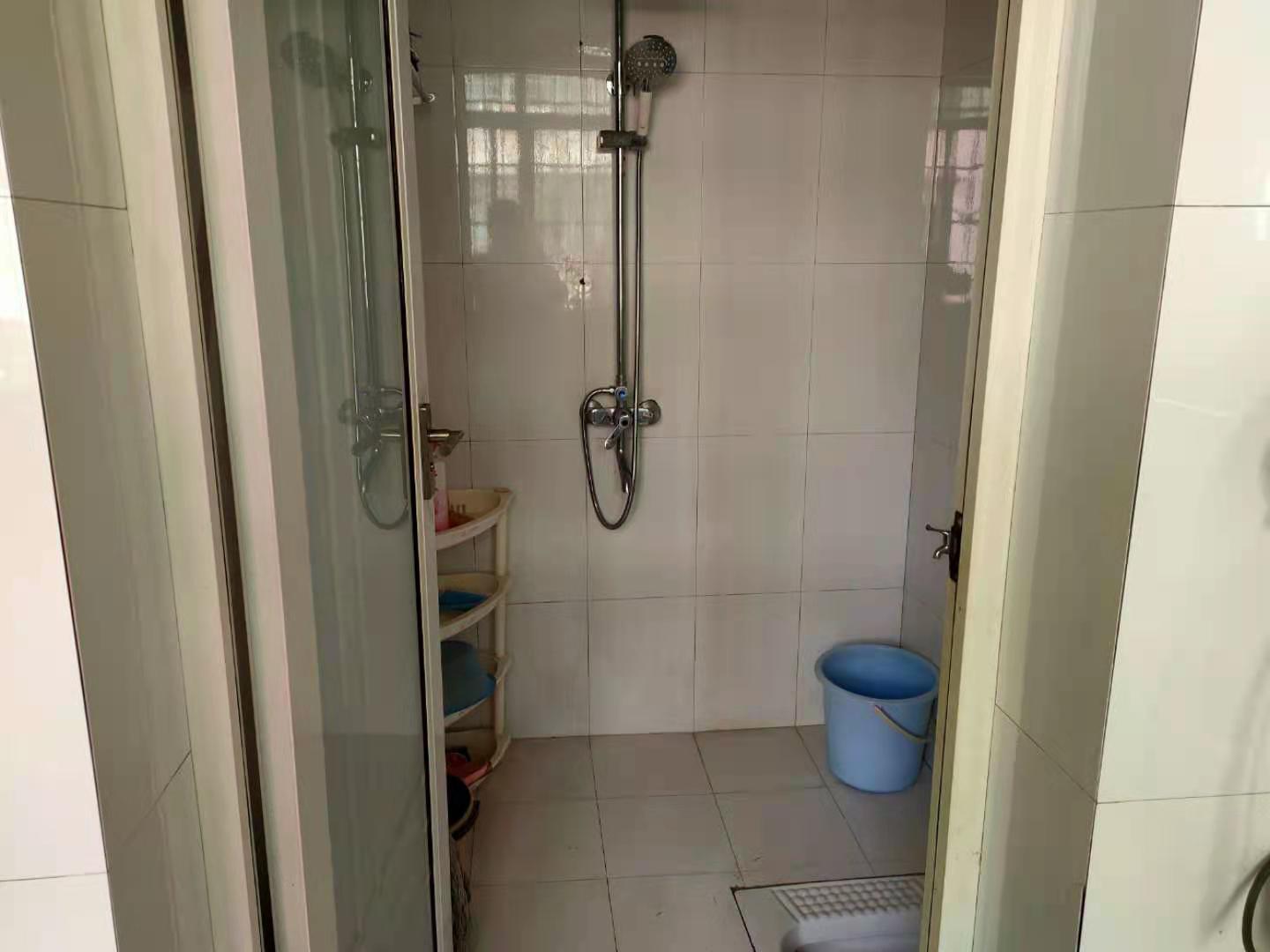 益阳市水务局家属楼  4室2厅2卫    88.8万客厅