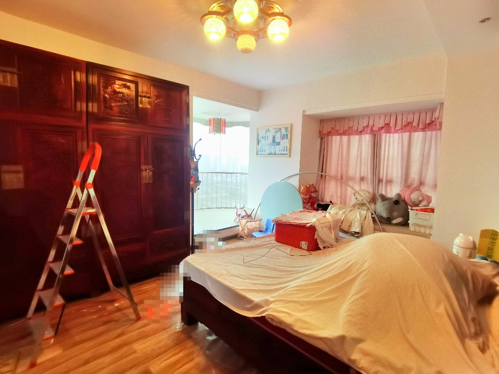 伟大国际 4室2厅2卫 108.0万 伟大国际 4室2厅2卫 108.0万客厅