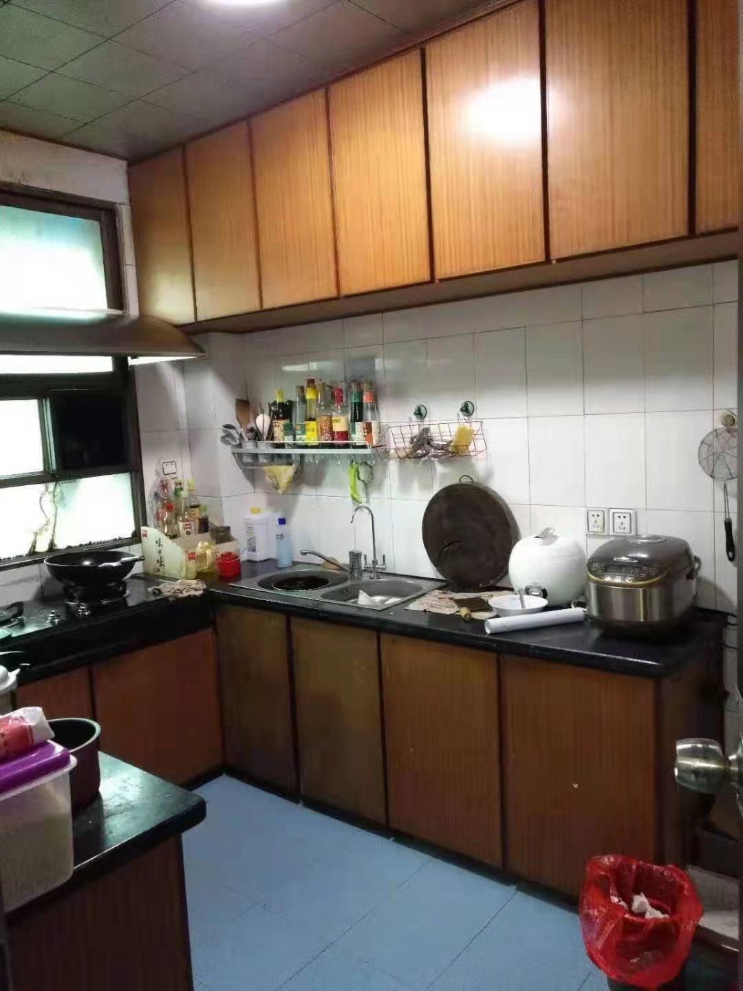 金华苑  3室2厅2卫    55.0万客厅